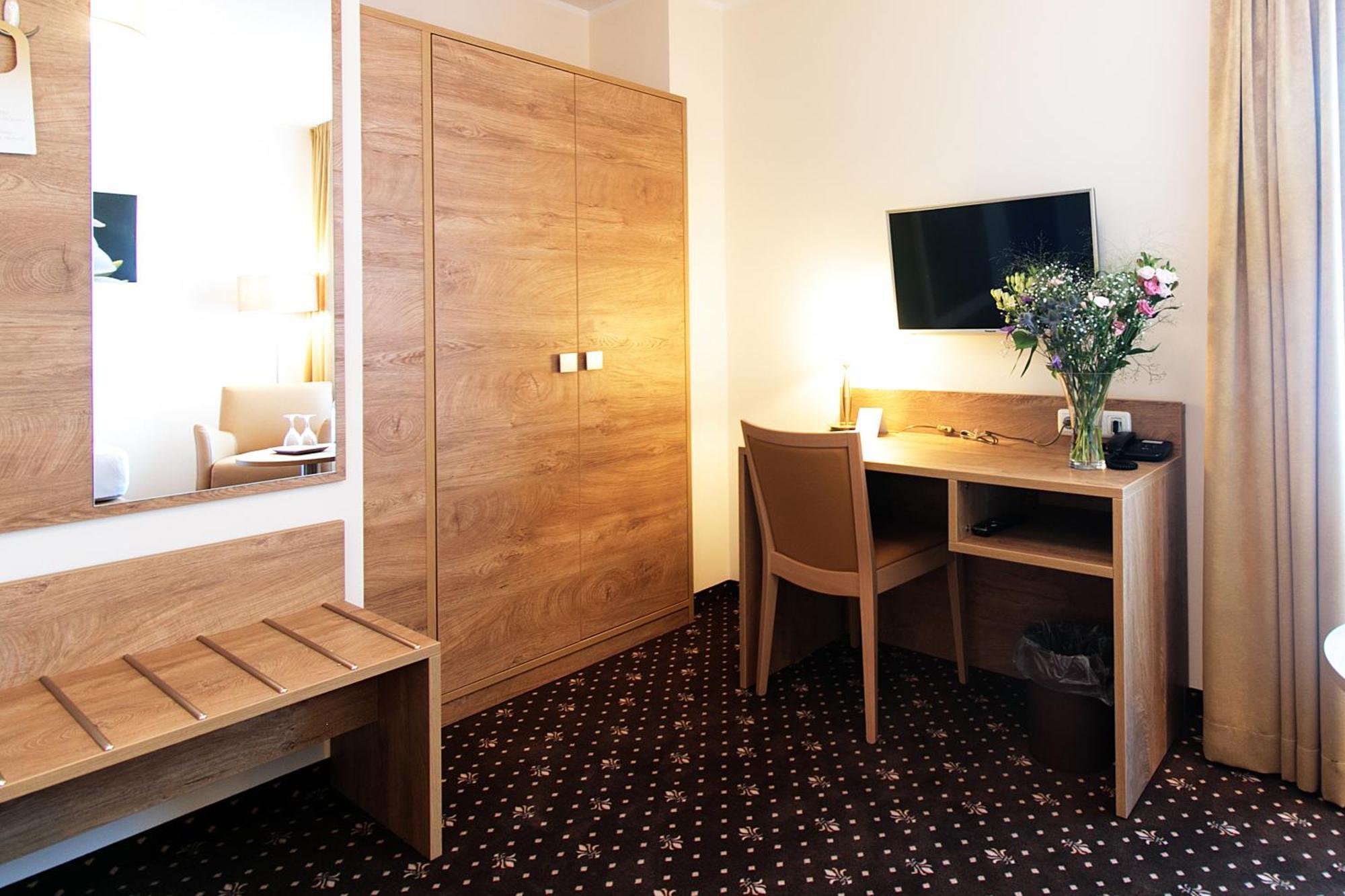 Hotel Dirks Am Schloss Bad Pyrmont Εξωτερικό φωτογραφία